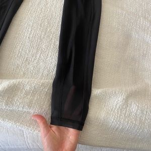 Lululemon Everlux Leggings with mesh on the sides - size 4